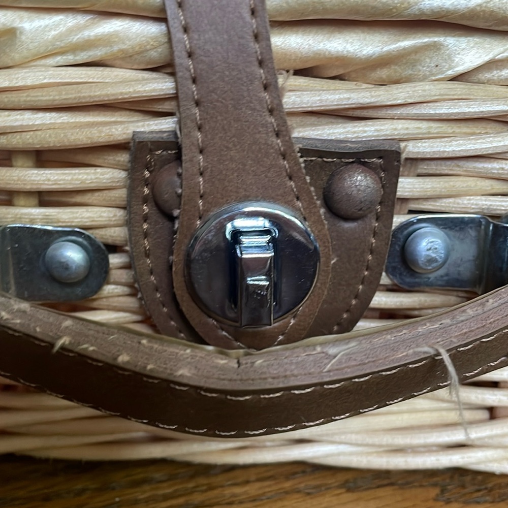 Vintage Wicker Basket Clutch, GUC - Picture 4 of 9